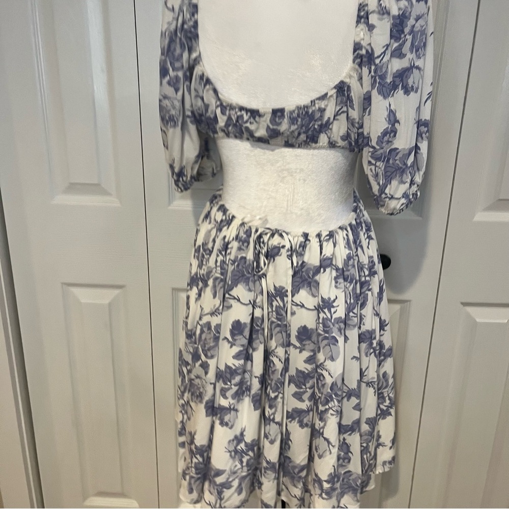 Bardot, Blue & White Floral Cutout Mini Dress Cotton, Size M EUC - Picture 8 of 16
